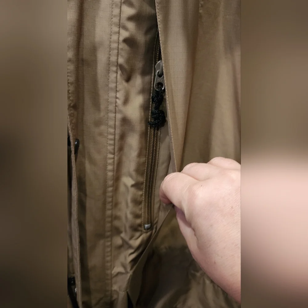 L.L. Bean Country Parka Windbreaker Tan hooded jacket, size Large